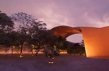 Dusit-Devrana-NH8-Gurgaon-Delhi-Thai-Spa-Hotel-Beautiful-Water-Body