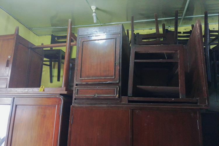 Rent Furniture From This Market In Kolkata For As Low As INR 30!