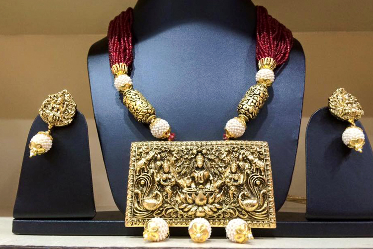 Photo source:The Great Indian Bazaar