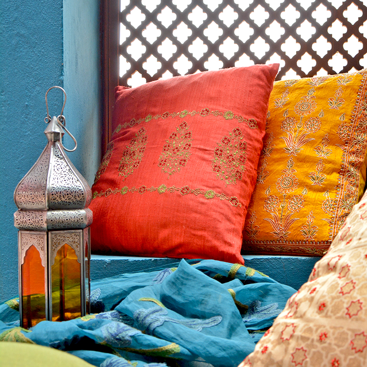 201016_fab-india_metal-glass-table-lantern