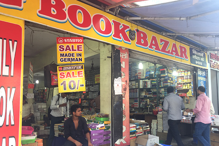 Bookworms Rejoice These Shops In Daryaganj Are Selling Books By The Kg LBB, Delhi