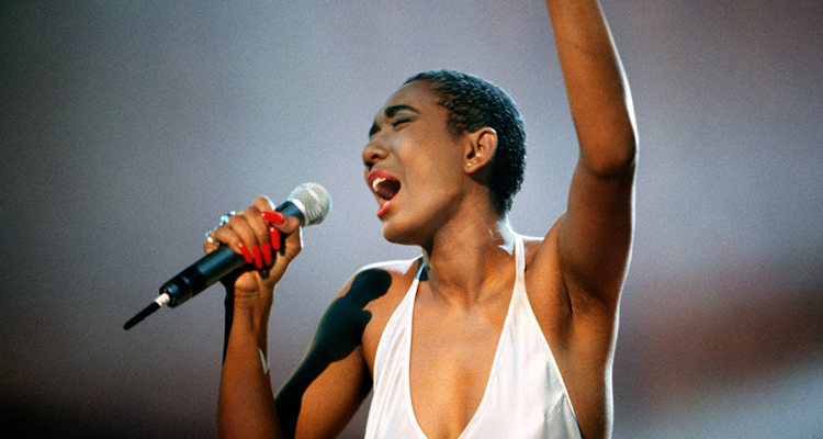 diana king singing and performing live