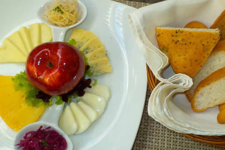 100ftboutiquerestaurant