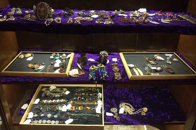 07122016_xmassalegoregaon1